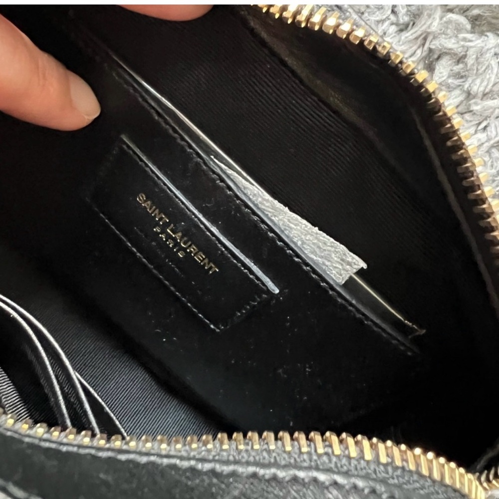 Saint Laurent Elegant Black Crossbody Bag - Picture 2 of 9